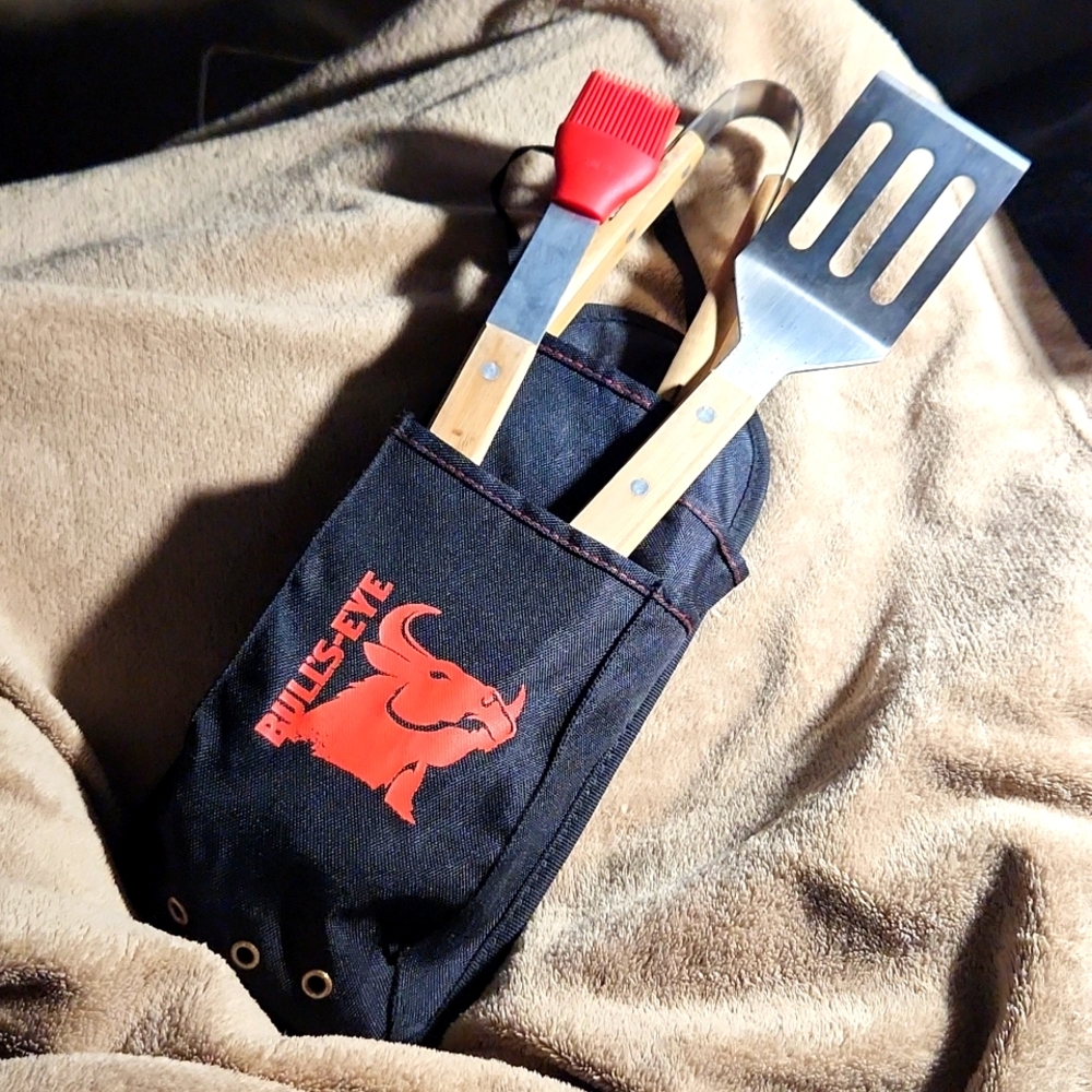 NWOT* Bullseye 4 pc grilling tools